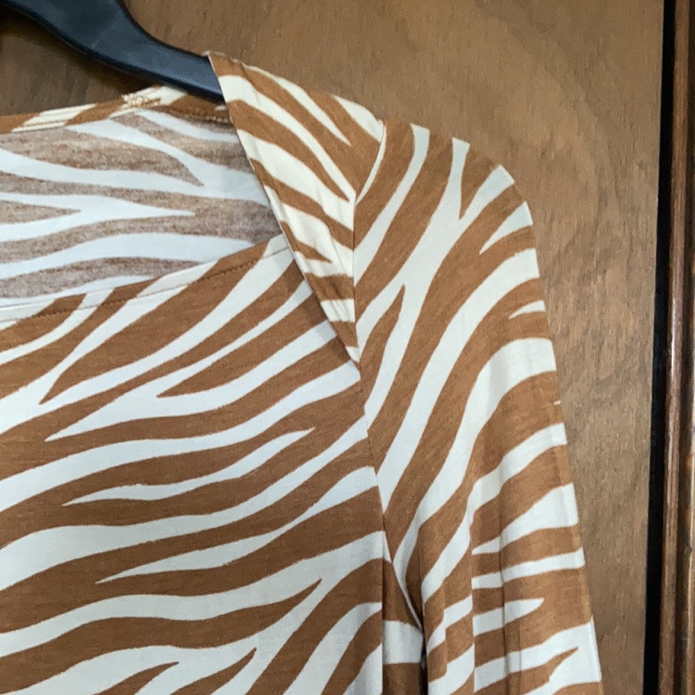 Ann Taylor zebra like print animal print lightweight top casual office M - Picture 6 of 17